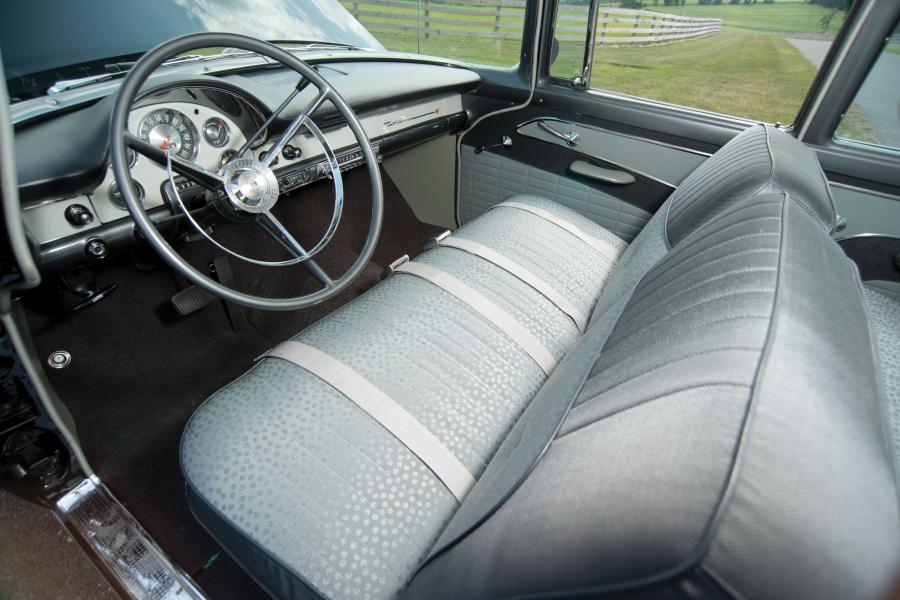  Ford Fairlane Club Sedan 1956 года  (фото 15 из 18)